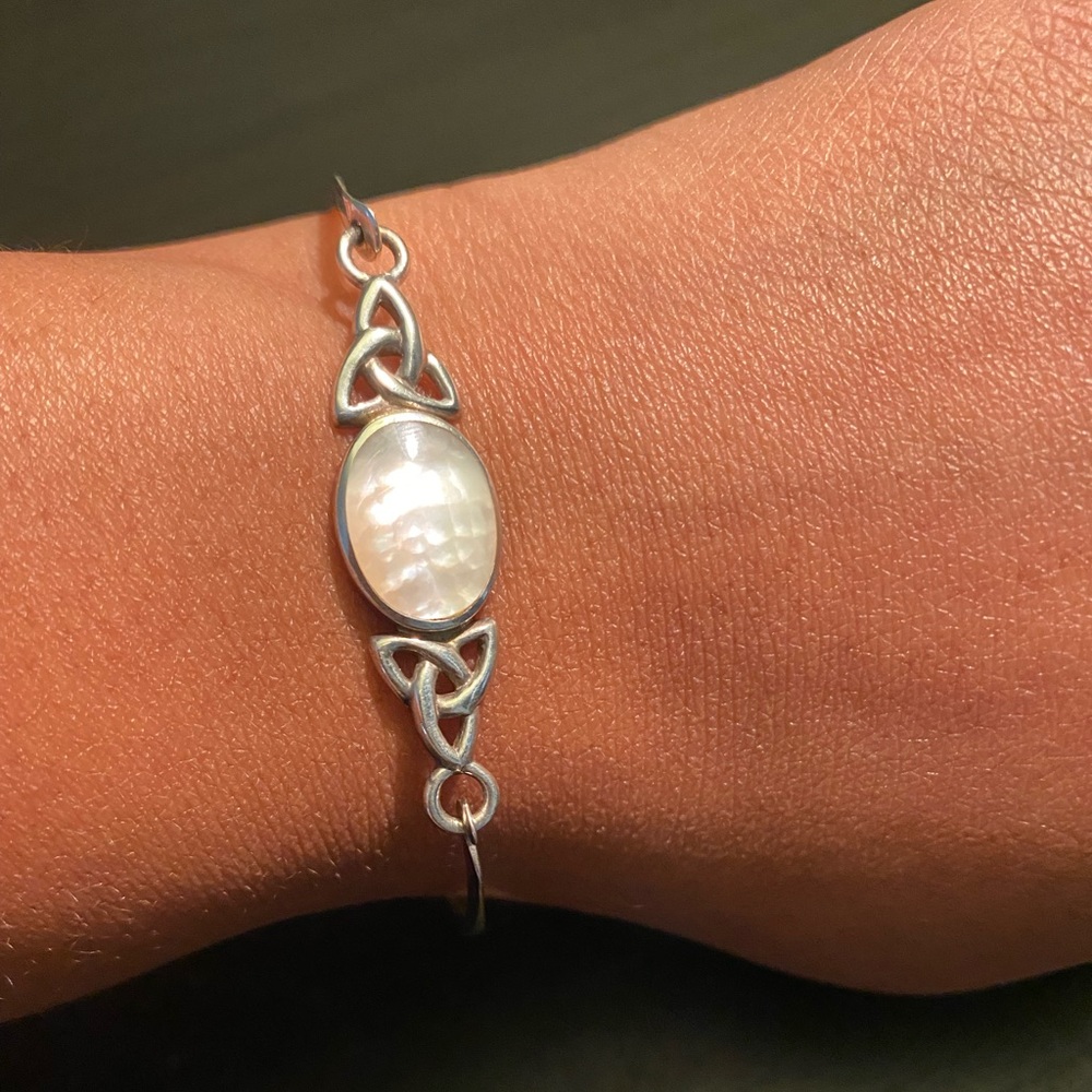 Sterling silver bracelet with Mother of Pearl